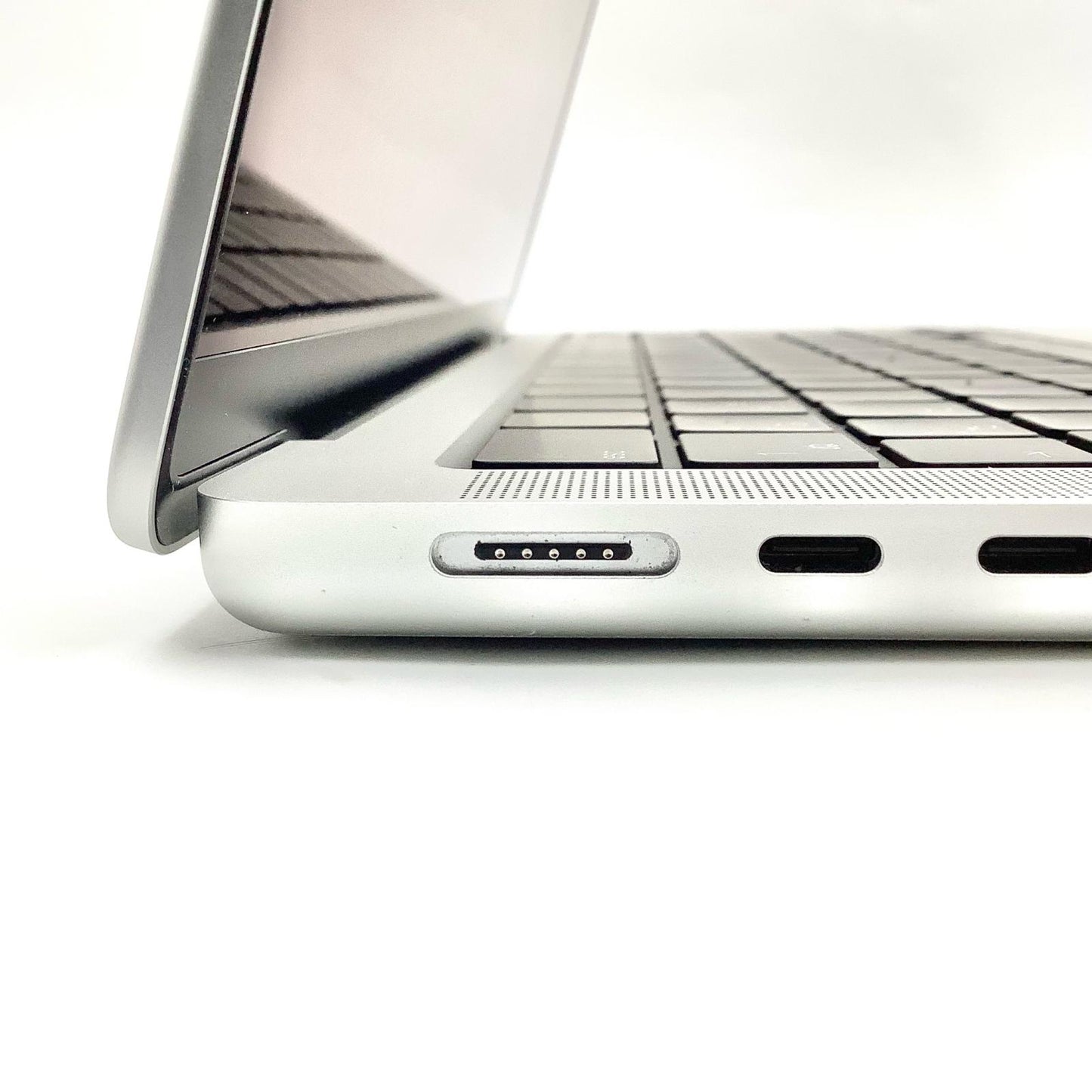 【全額返金保証】【最速発送】Apple MacBook Pro 14インチ 2023 Apple M3 8GB SSD 512GB シルバー 97% 超美品 動作確認済