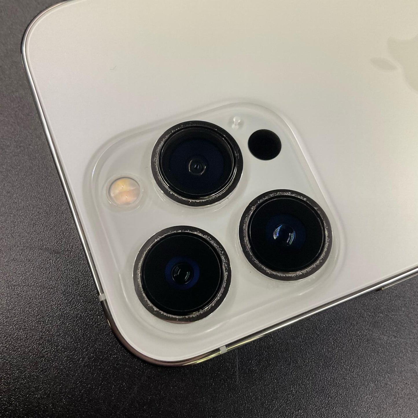 【全額返金保証】【最速発送】Apple iPhone iPhone 13 Pro 128GB シルバー docomo SIMフリー 白ロム 動作確認済 82%