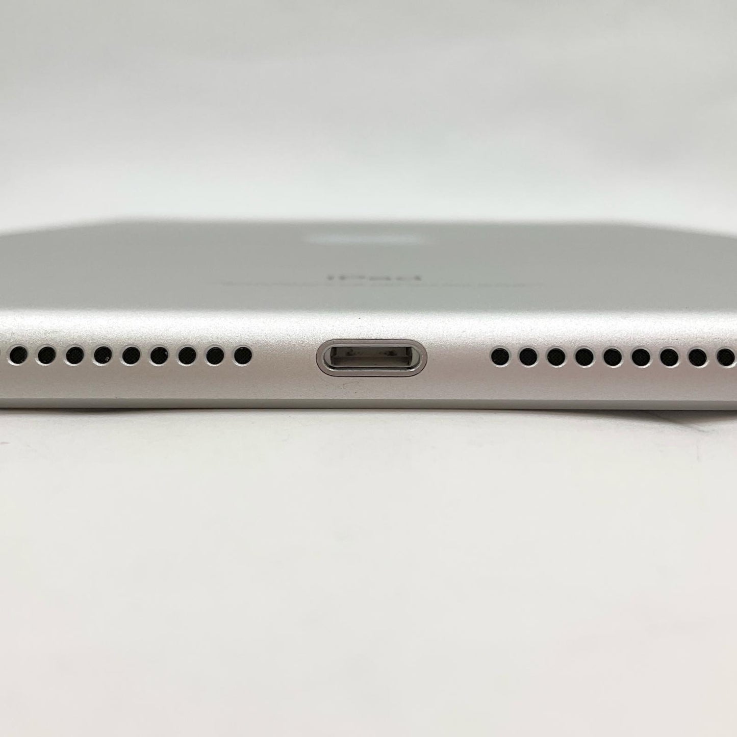 【全額返金保証】【最速発送】Apple iPad iPad 9.7インチ 第6世代 128GB シルバー WiFi+Cellular 白ロム 美品 動作確認済
