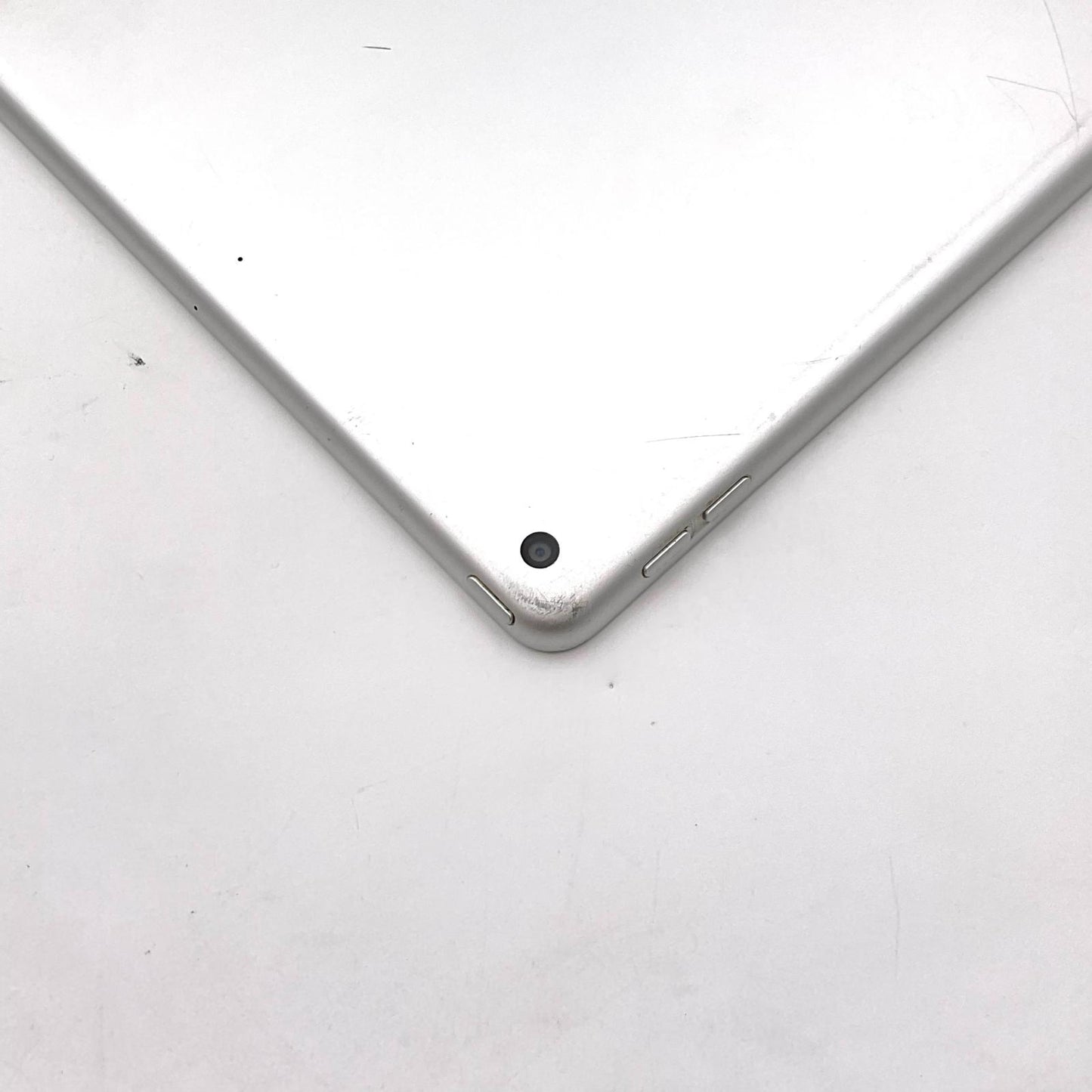 【全額返金保証】【最速発送】Apple iPad iPad 10.2インチ 第7世代 128GB シルバー Wi-Fi 動作確認済