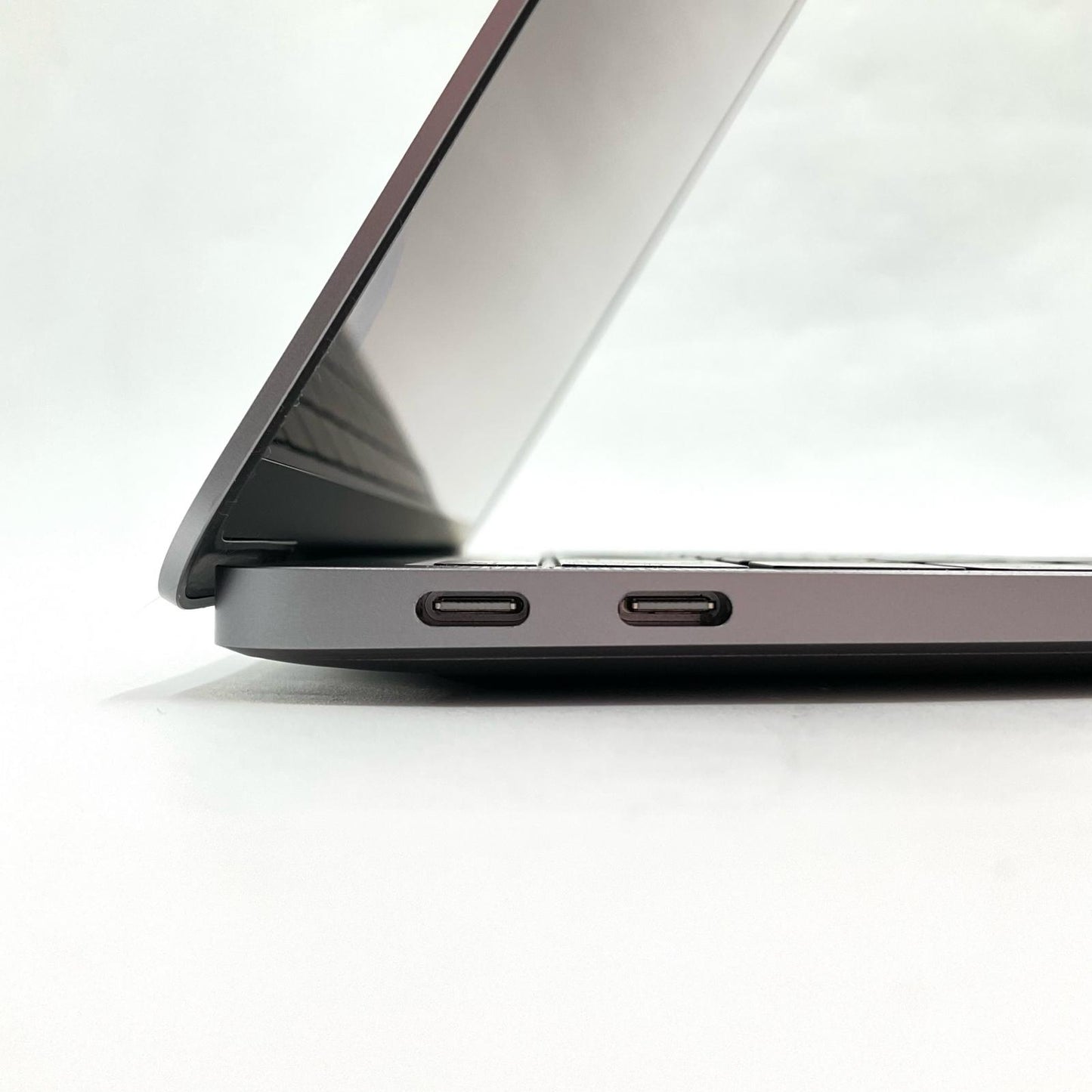 【全額返金保証】【最速発送】Apple MacBook Air 13インチ 1.6 GHz デュアルコア Intel Core i5 8GB SSD 512GB スペースグレイ 動作確認済