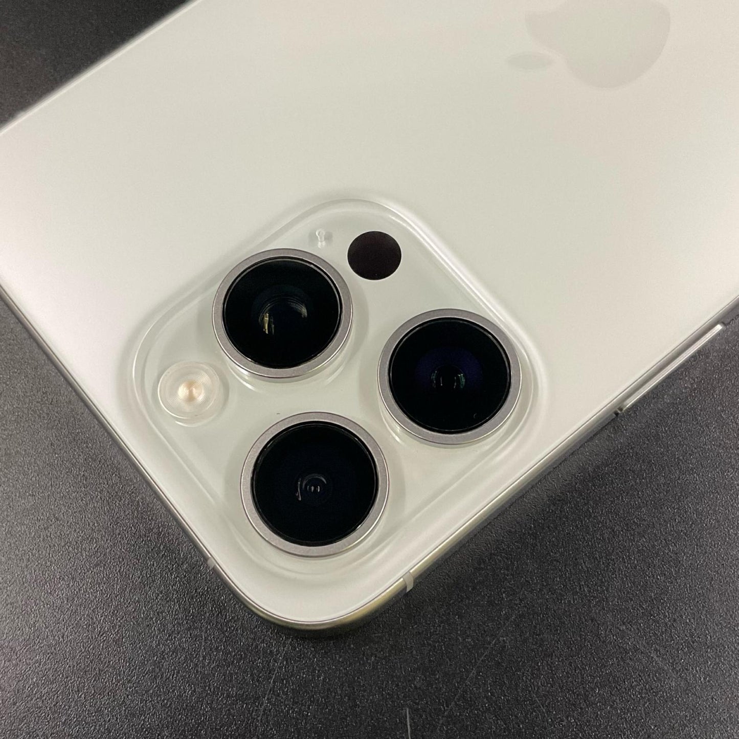 【全額返金保証】【最速発送】Apple iPhone iPhone 15 Pro Max 512GB ホワイトチタニウム SIMフリー 美品 動作確認済 90%