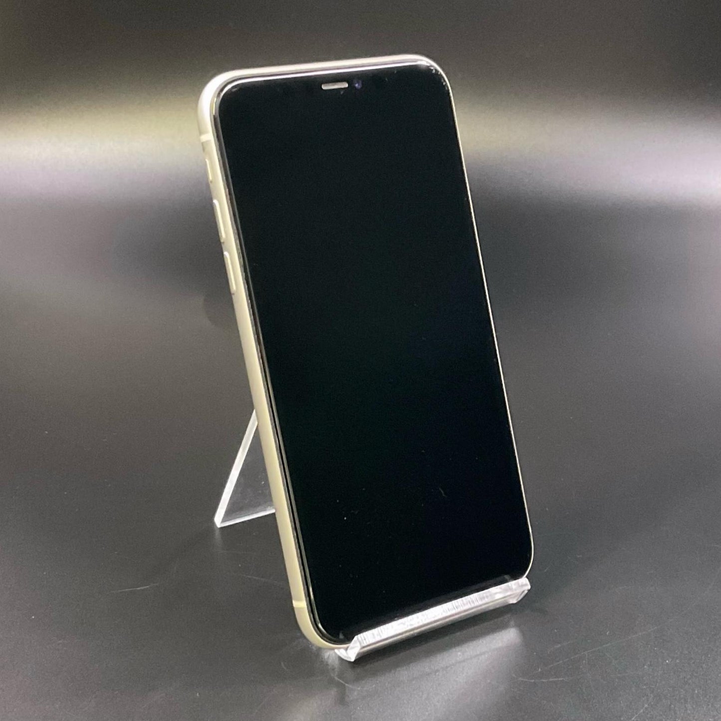 【全額返金保証】【最速発送】Apple iPhone iPhone 11 64GB ホワイト docomo 白ロム 動作確認済 74%