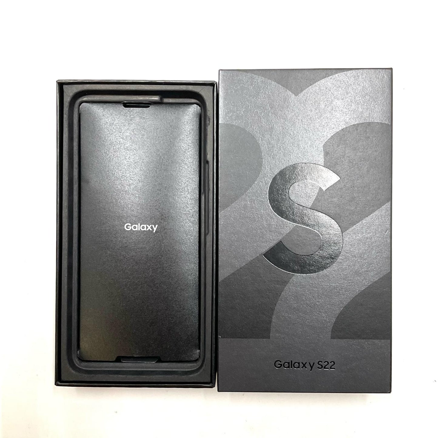 【全額返金保証】【最速発送】SAMSUNG Galaxy S22 256GB ファントムブラック au SIMフリー SCG13 美品 動作確認済