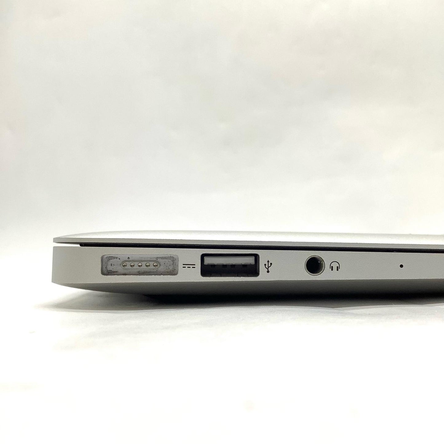 【全額返金保証】【最速発送】Apple MacBook Air 13インチ 2015 1.6 GHz Intel Core i5 4GB SSD 128GB シルバー 動作確認済