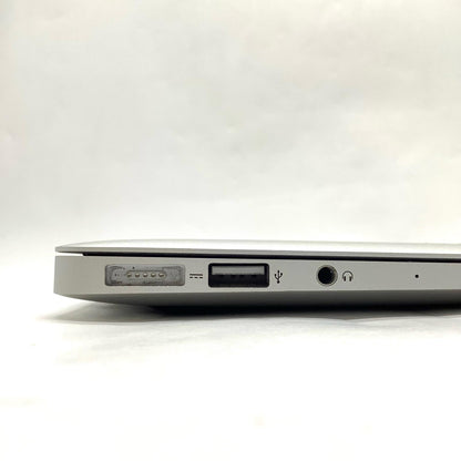 【全額返金保証】【最速発送】Apple MacBook Air 13インチ 2015 1.6 GHz Intel Core i5 4GB SSD 128GB シルバー 動作確認済