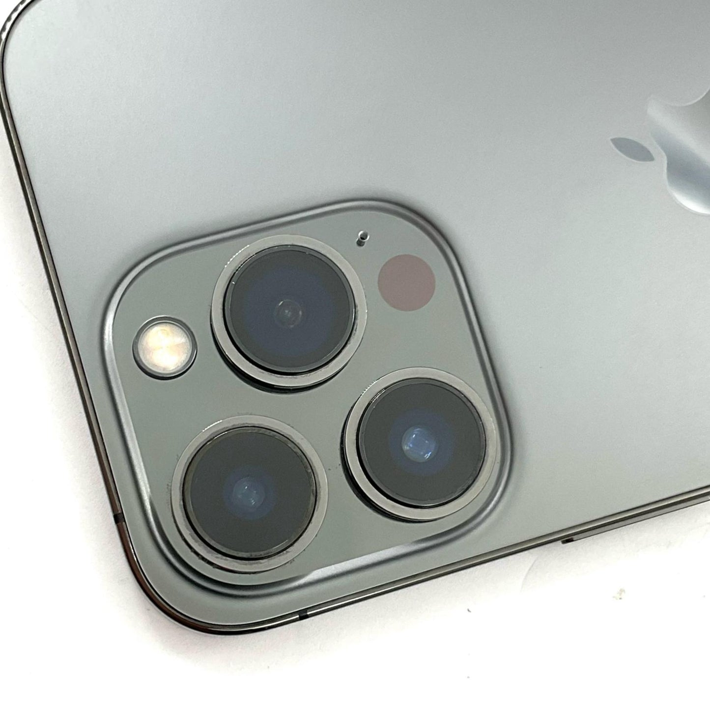 【全額返金保証】【最速発送】Apple iPhone iPhone 13 Pro 1TB グラファイト docomo 白ロム 動作確認済 74%