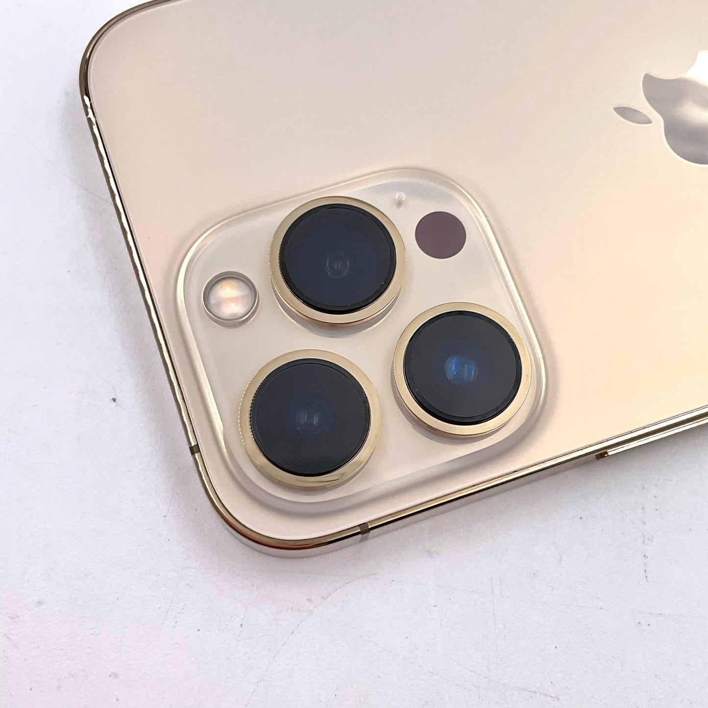 【全額返金保証】【最速発送】Apple iPhone iPhone 13 Pro 128GB ゴールド docomo 白ロム 動作確認済 79%