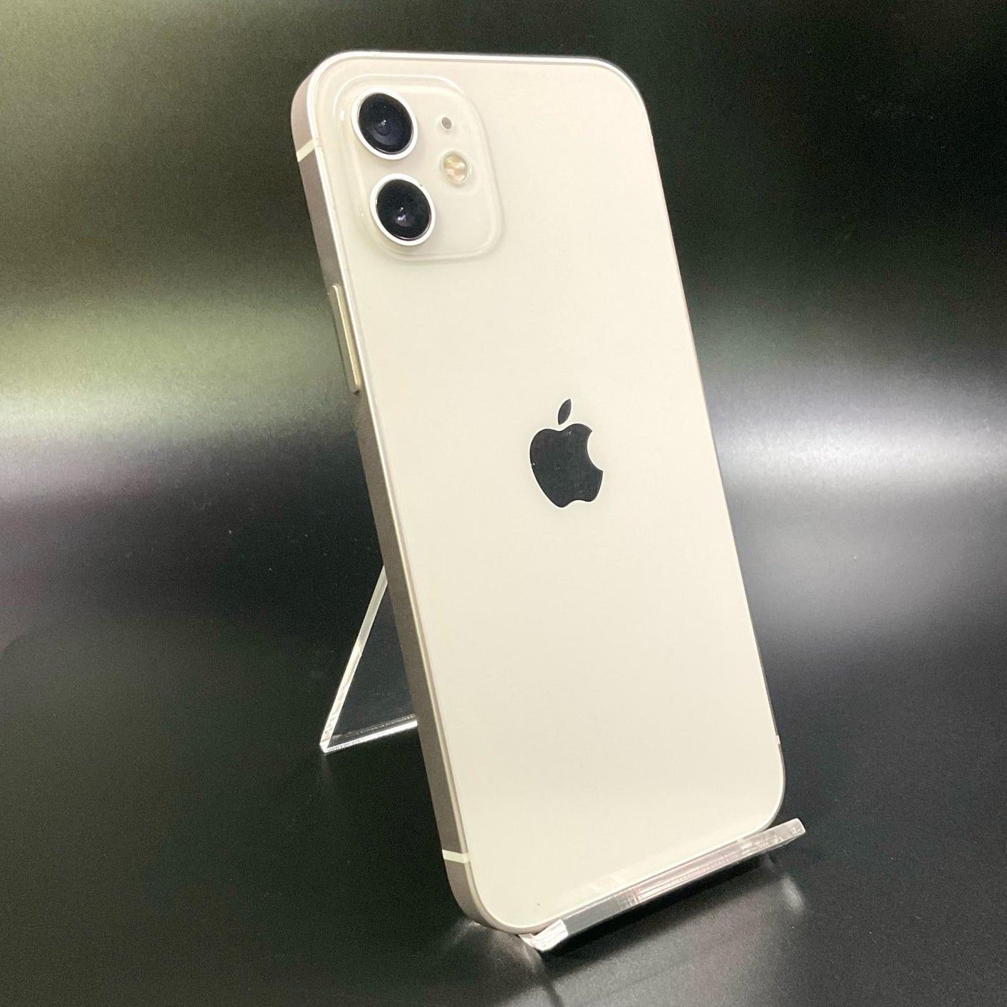 【全額返金保証】【最速発送】Apple iPhone iPhone 12 64GB ホワイト docomo 白ロム 動作確認済 81%