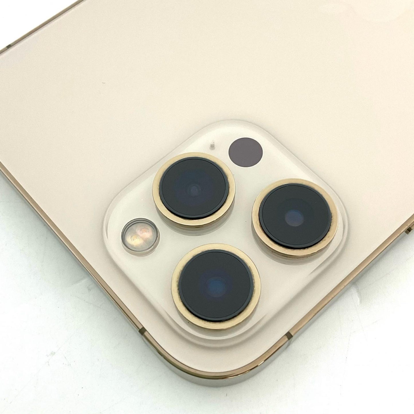 【全額返金保証】【最速発送】Apple iPhone iPhone 12 Pro Max 256GB ゴールド docomo SIMフリー 白ロム 動作確認済 77%
