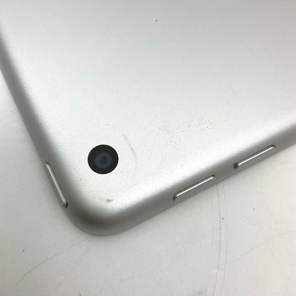 【全額返金保証】【最速発送】Apple iPad iPad 9.7インチ 第6世代 128GB シルバー Wi-Fi 動作確認済