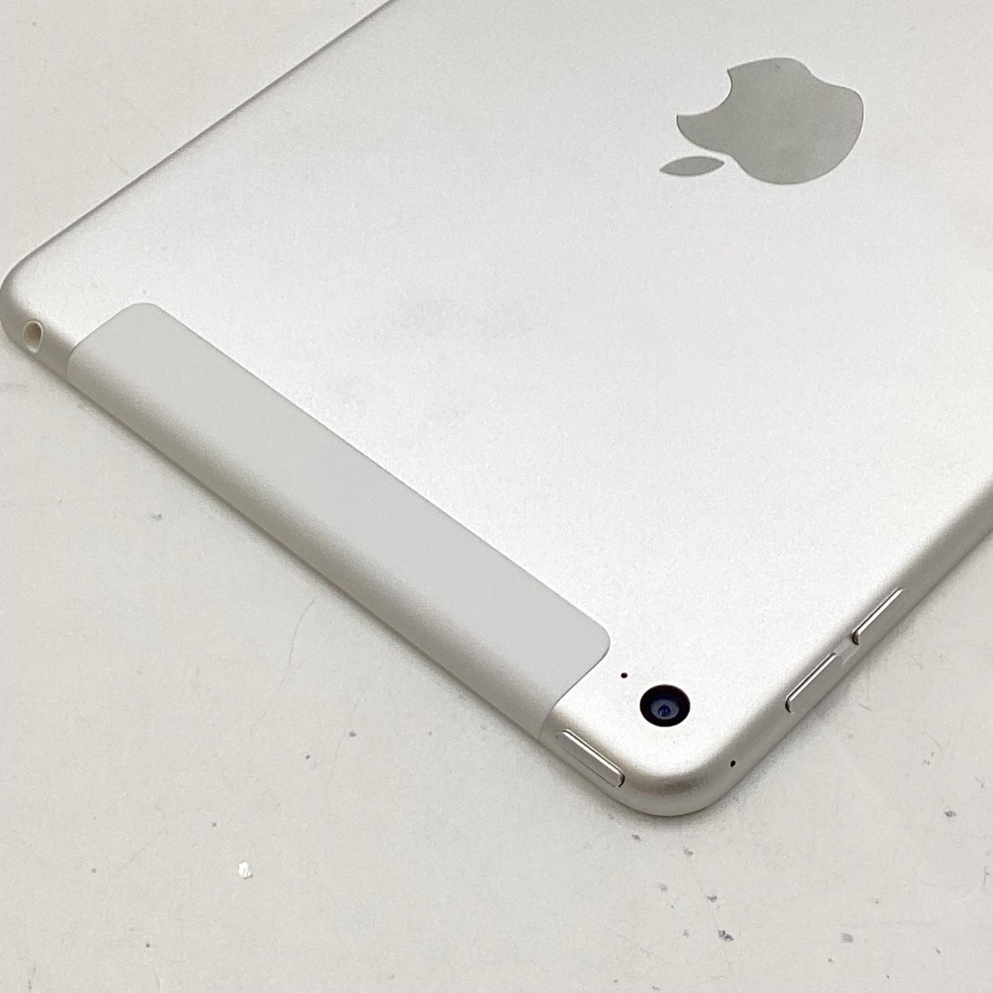 【全額返金保証】【最速発送】Apple iPad mini 7.9インチ 第4世代 128GB シルバー WiFi+Cellular Softbank 白ロム 動作確認済