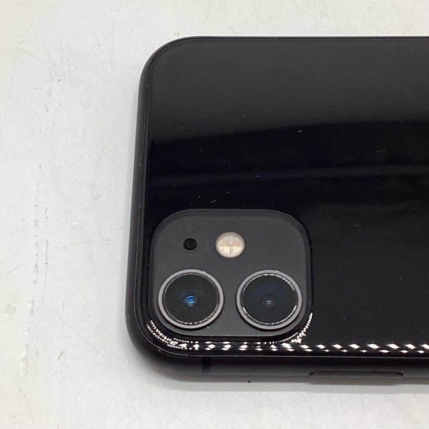 【全額返金保証】【最速発送】Apple iPhone iPhone 11 64GB ブラック Softbank 白ロム 動作確認済 77%