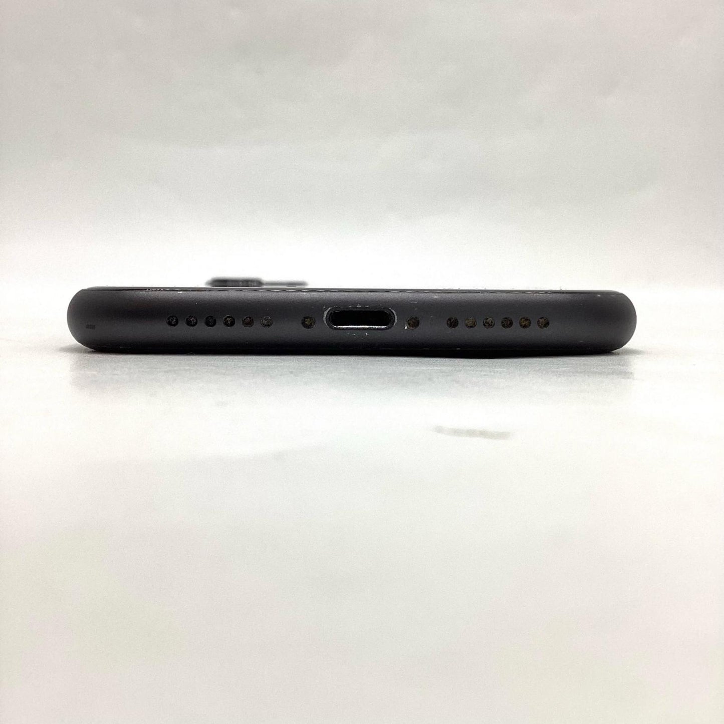 【全額返金保証】【最速発送】Apple iPhone iPhone 11 64GB ブラック Softbank 白ロム 動作確認済 77%