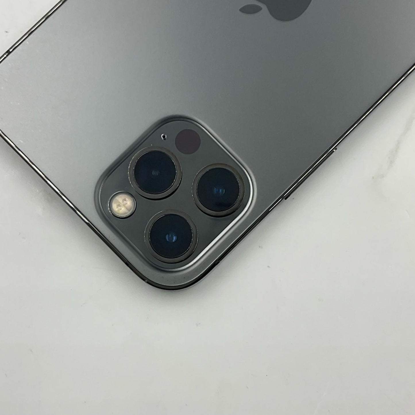 【全額返金保証】【最速発送】Apple iPhone iPhone 12 Pro 128GB グラファイト au 白ロム 動作確認済 76%