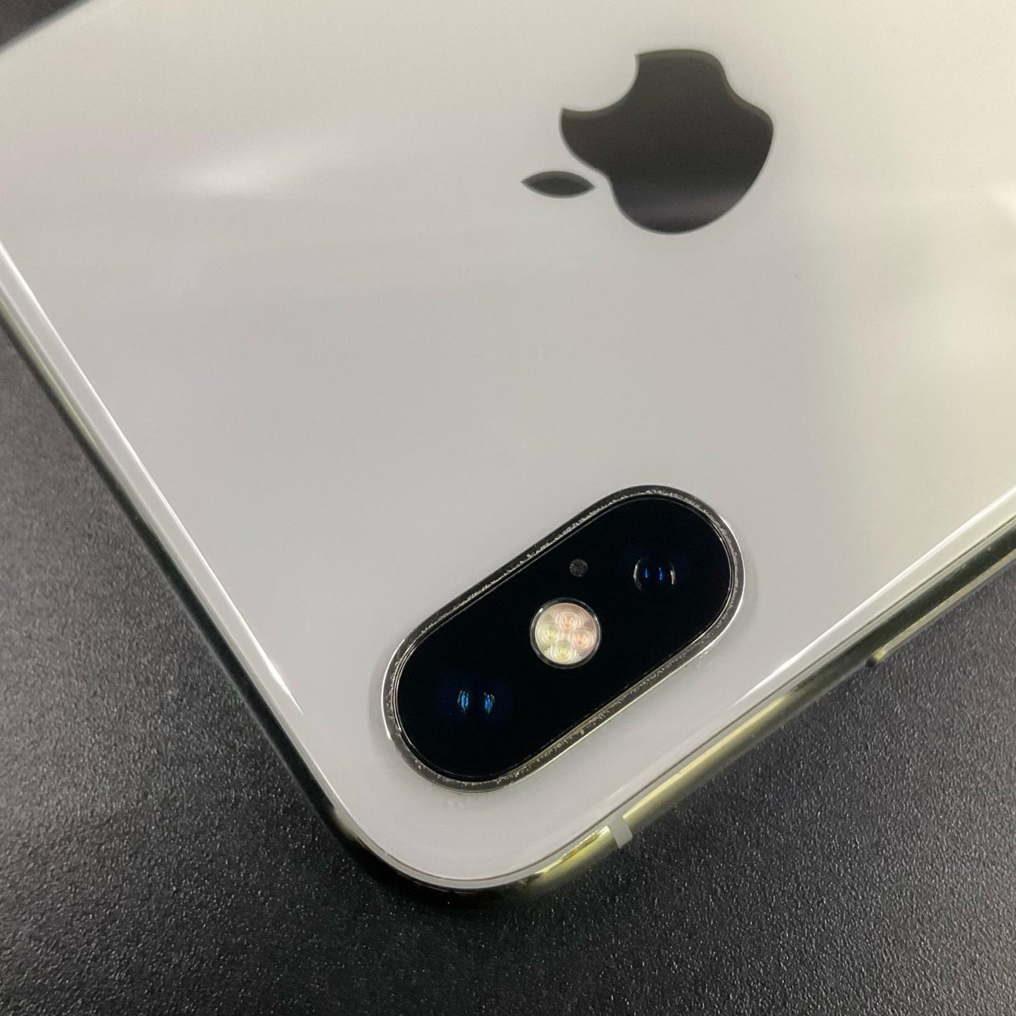 【全額返金保証】【最速発送】Apple iPhone iPhone X 64GB シルバー docomo 白ロム 動作確認済 87%