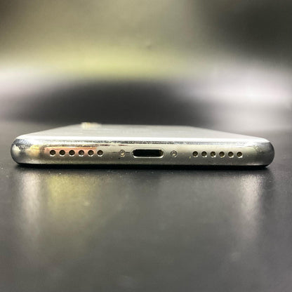 【全額返金保証】【最速発送】Apple iPhone iPhone X 64GB シルバー docomo 白ロム 動作確認済 87%