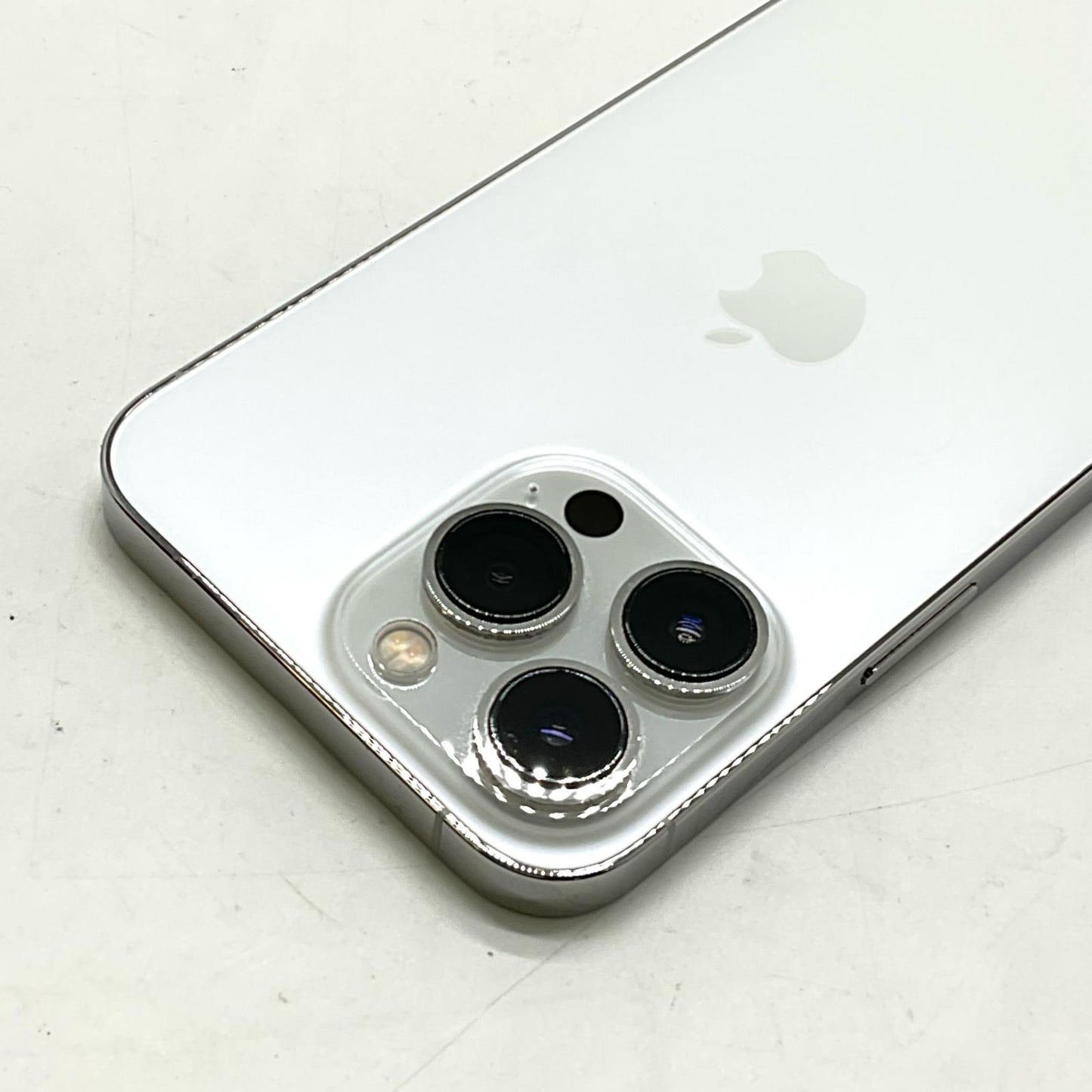 【全額返金保証】【最速発送】Apple iPhone iPhone 13 Pro 128GB シルバー au 動作確認済 82%