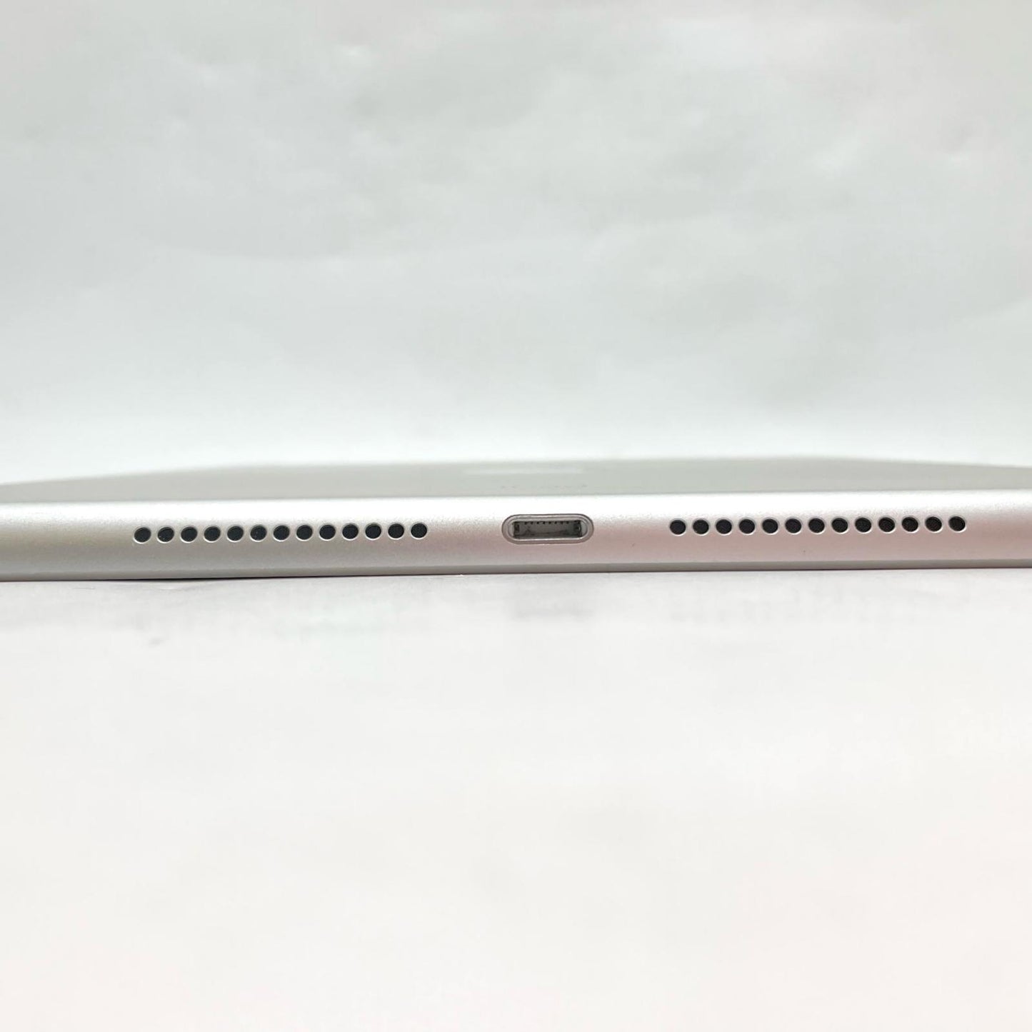 【全額返金保証】【最速発送】Apple iPad iPad 10.2インチ 第9世代 64GB シルバー Wi-Fi 美品 動作確認済