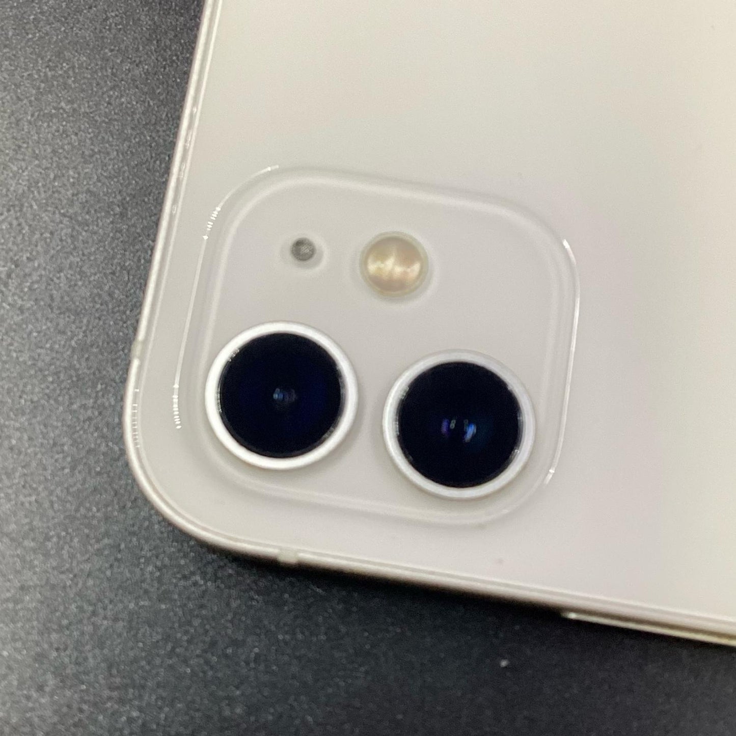 【最速発送】Apple iPhone iPhone 12 64GB ホワイト docomo 白ロム【難有】 78%