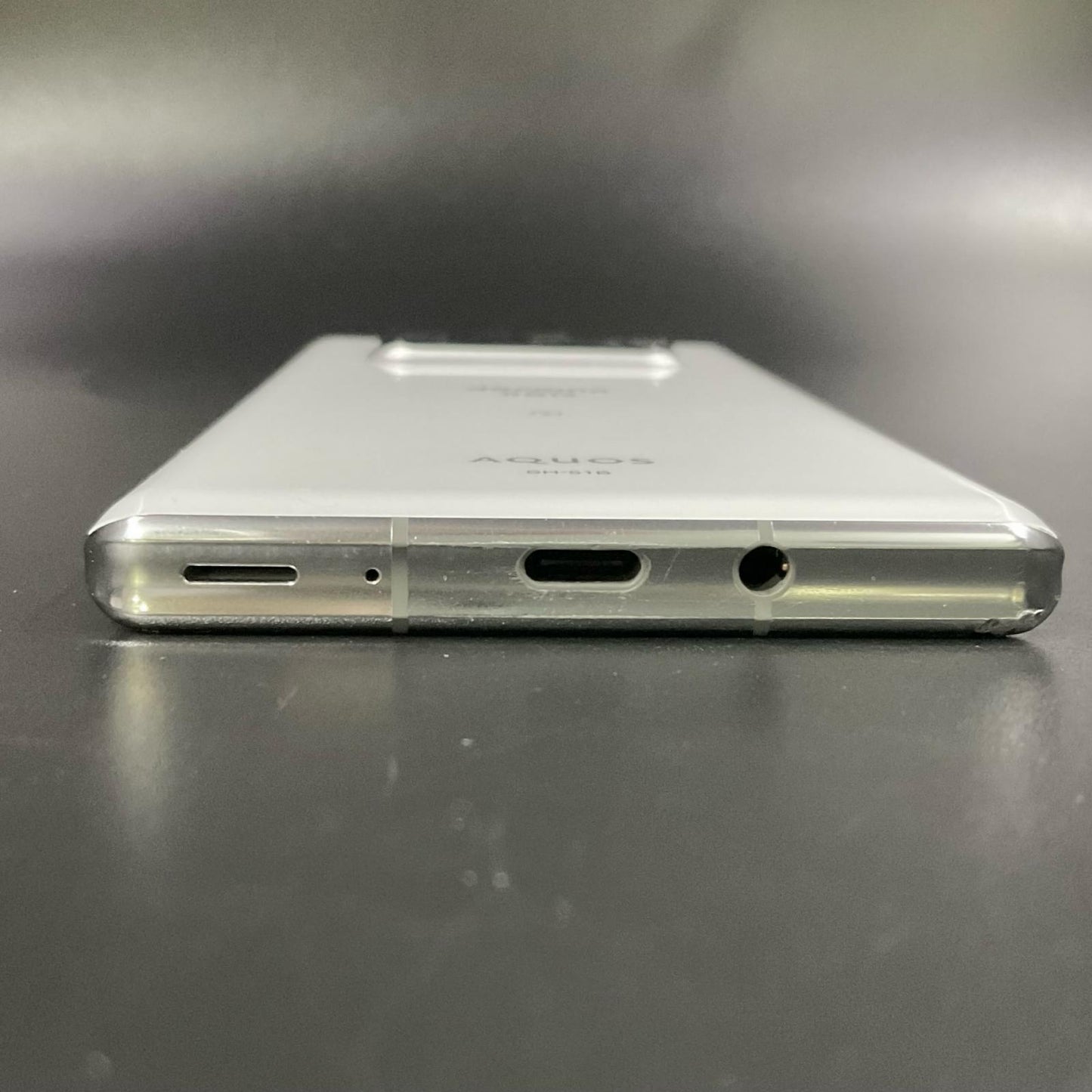 【最速発送】SHARP AQUOS R6 128GB ホワイト docomo SH-51B 白ロム【難有】