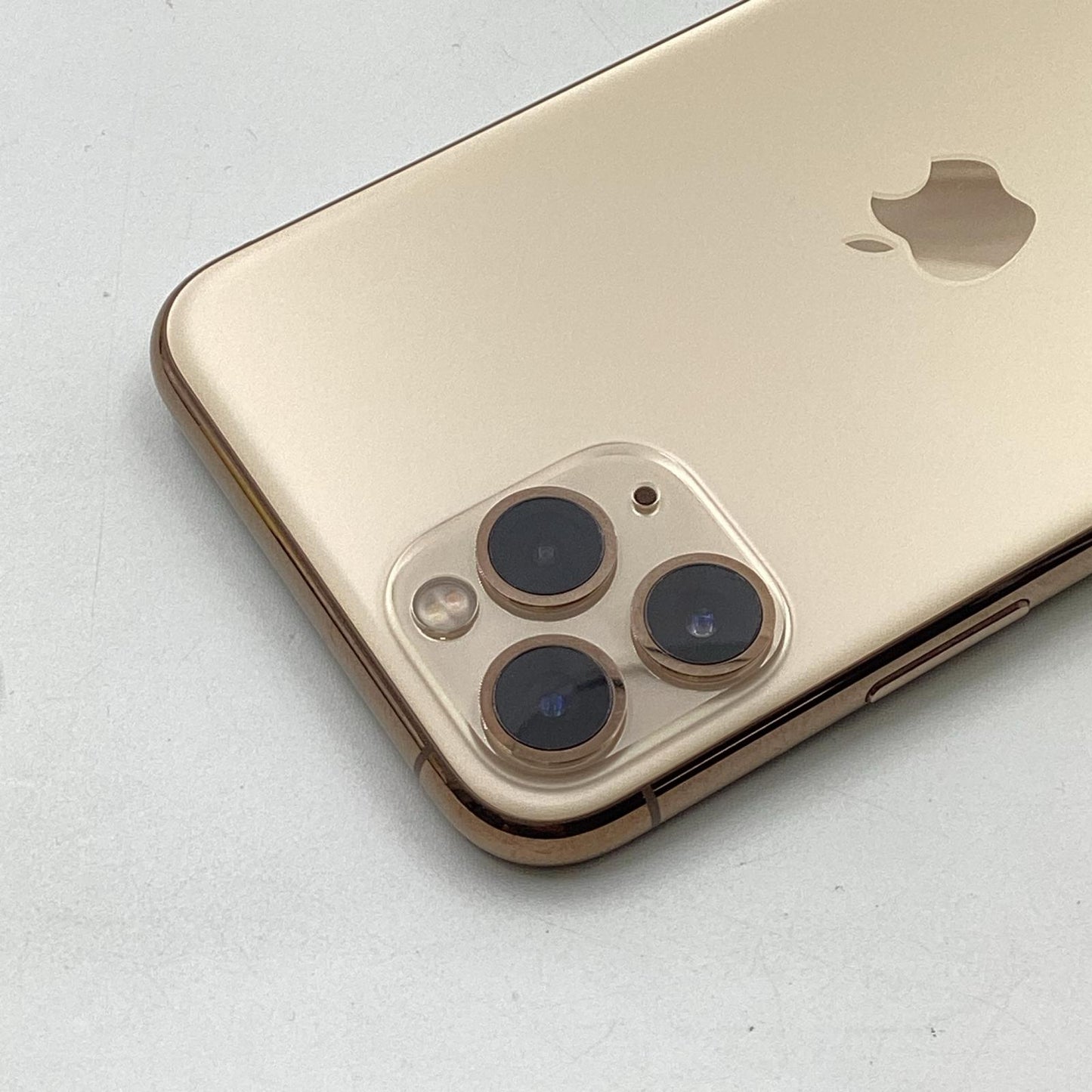 【最速発送】Apple iPhone iPhone 11 Pro 256GB ゴールド docomo 白ロム【難有】 77%