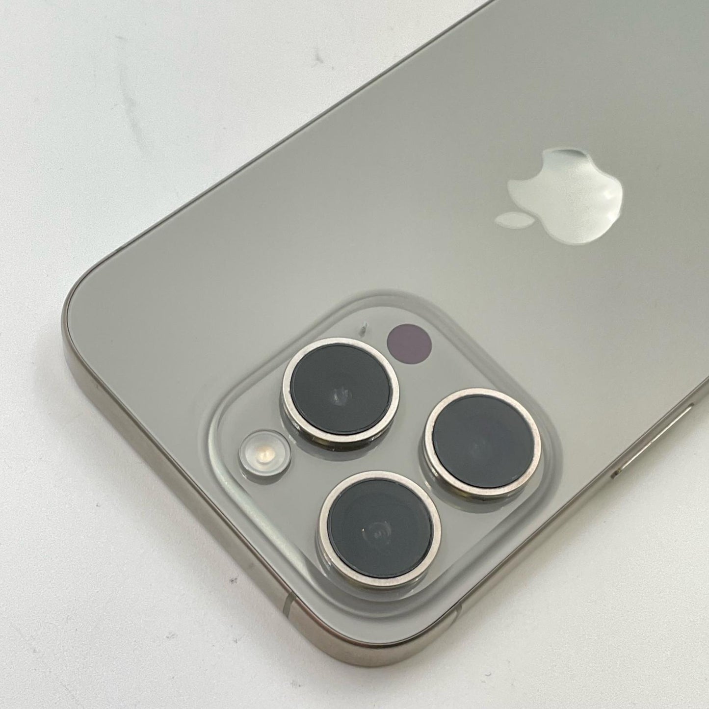 【全額返金保証】【最速発送】Apple iPhone iPhone 16 Pro 256GB ナチュラルチタニウム Softbank 美品 動作確認済 87%