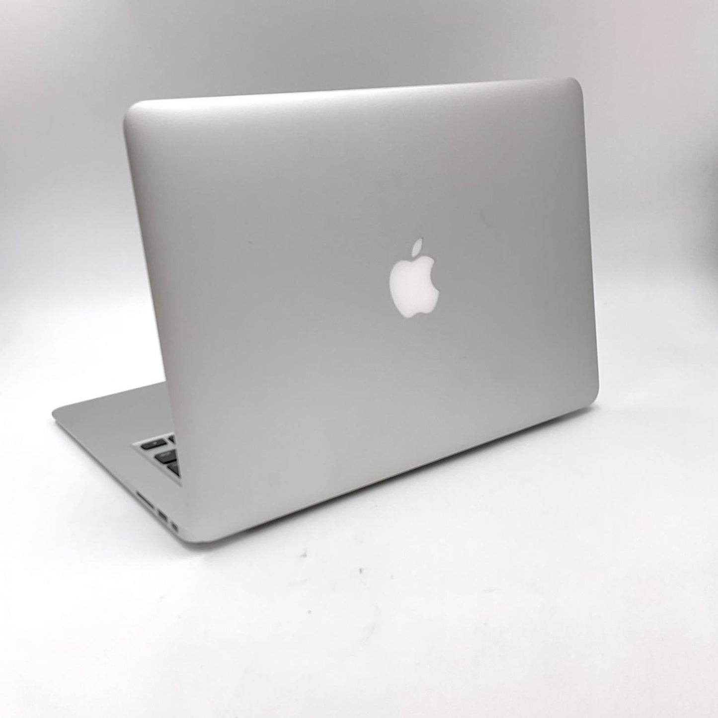 【全額返金保証】【最速発送】Apple MacBook Air 13.3インチ 2015 Intel Core i5 1.6GHz 4GB SSD 256GB シルバー 97% 美品 動作確認済