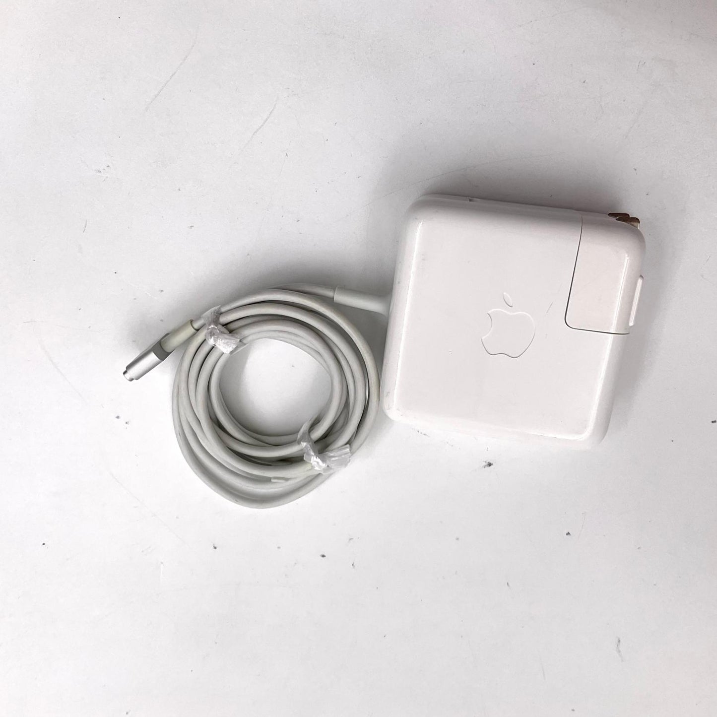 【全額返金保証】【最速発送】Apple MacBook Air 13.3インチ 2015 Intel Core i5 1.6GHz 4GB SSD 256GB シルバー 97% 美品 動作確認済
