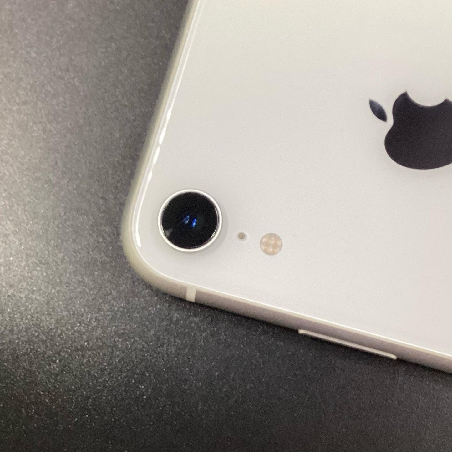 【全額返金保証】【最速発送】Apple iPhone iPhone XR 64GB ホワイト au 白ロム 動作確認済 82%