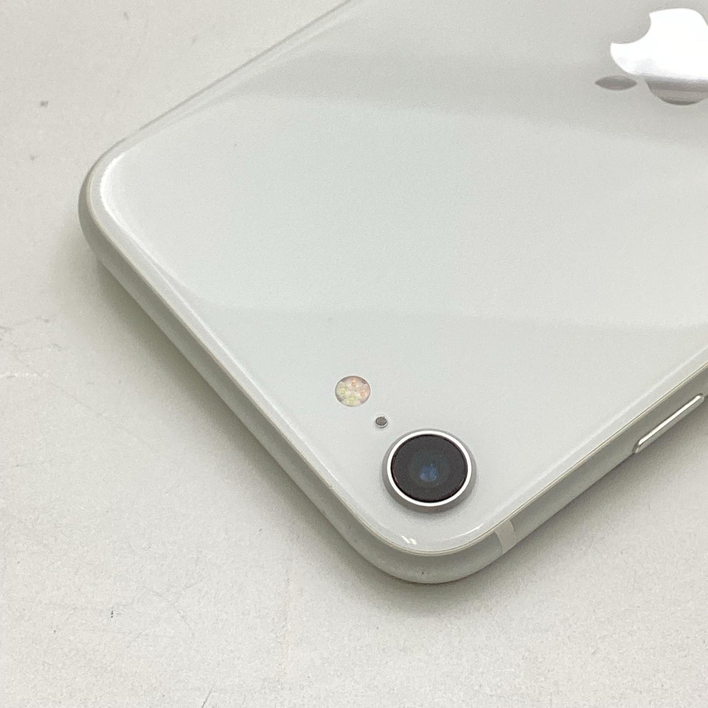 【全額返金保証】【最速発送】Apple iPhone iPhone SE（第2世代） 256GB ホワイト SIMフリー 白ロム 動作確認済 84%