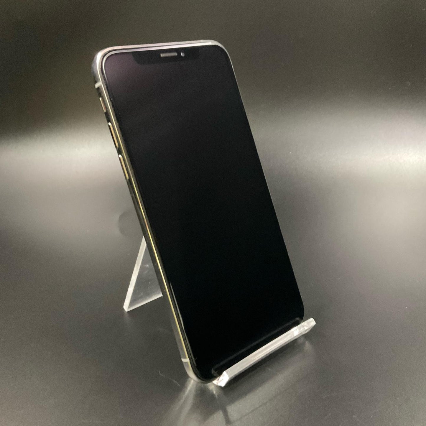 【全額返金保証】【最速発送】Apple iPhone iPhone XS 64GB シルバー au 白ロム 動作確認済 77%