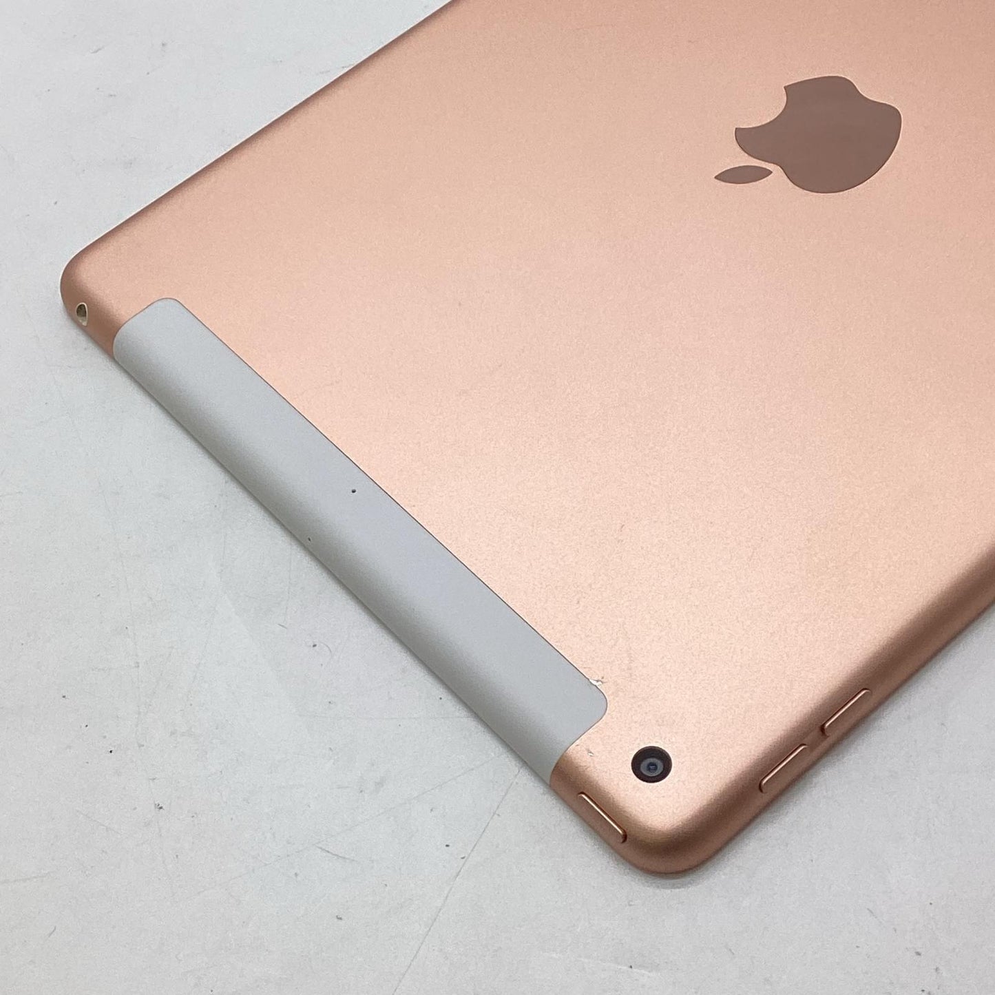 【全額返金保証】【最速発送】Apple iPad iPad 10.2インチ 第7世代 32GB ゴールド WiFi+Cellular Softbank 白ロム 動作確認済