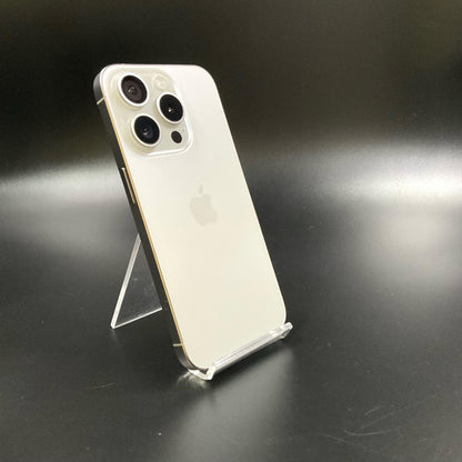 【全額返金保証】【最速発送】Apple iPhone iPhone Pro 15 Pro 1TB ホワイトチタニウム au 美品 動作確認済 88%
