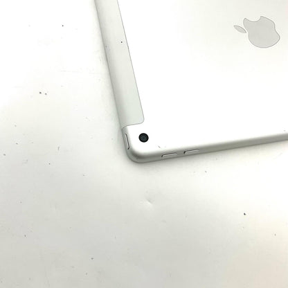 【最速発送】Apple iPad iPad 第6世代 32GB シルバー WiFi+Cellular docomo 白ロム【難有】