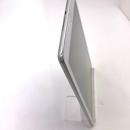 【最速発送】Apple iPad iPad 第6世代 32GB シルバー WiFi+Cellular docomo 白ロム【難有】