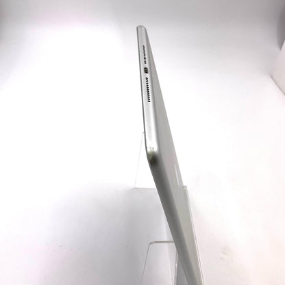 【最速発送】Apple iPad iPad 第6世代 32GB シルバー WiFi+Cellular docomo 白ロム【難有】