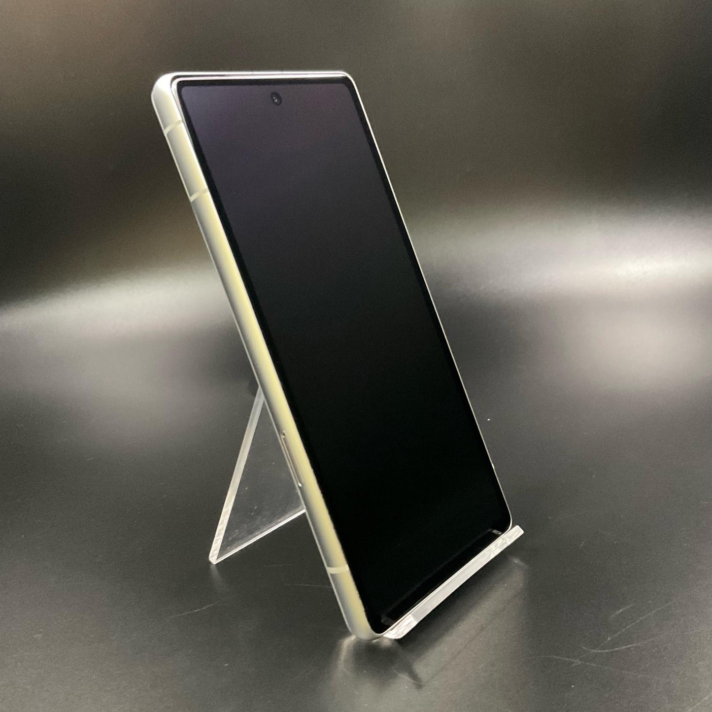 【最速発送】Google Pixel 7a 128GB Snow docomo G82U8 白ロム【難有】
