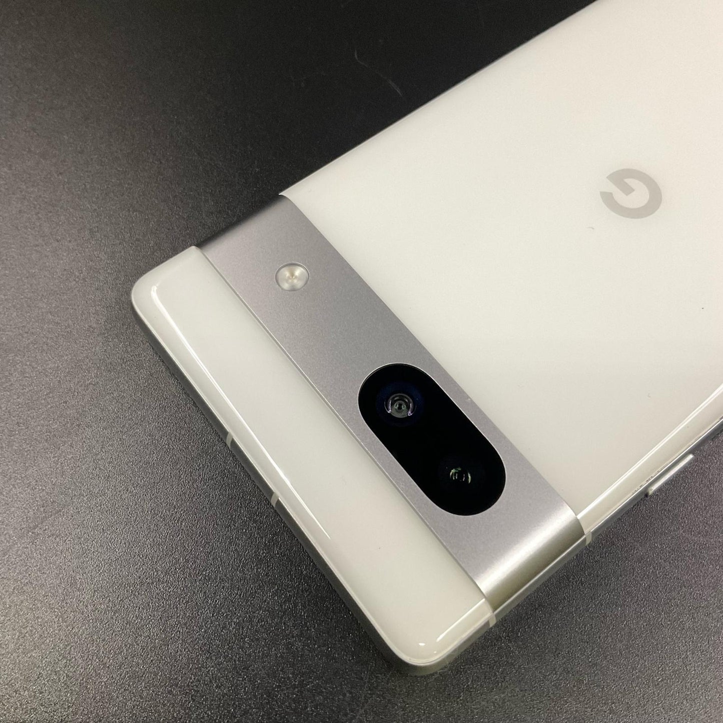 【最速発送】Google Pixel 7a 128GB Snow docomo G82U8 白ロム【難有】
