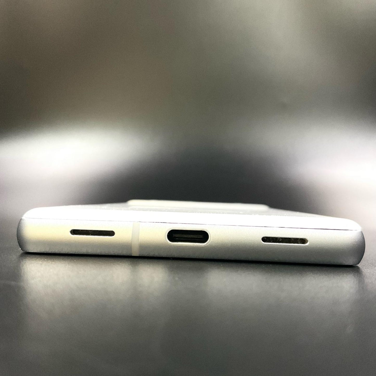 【最速発送】Google Pixel 7a 128GB Snow docomo G82U8 白ロム【難有】