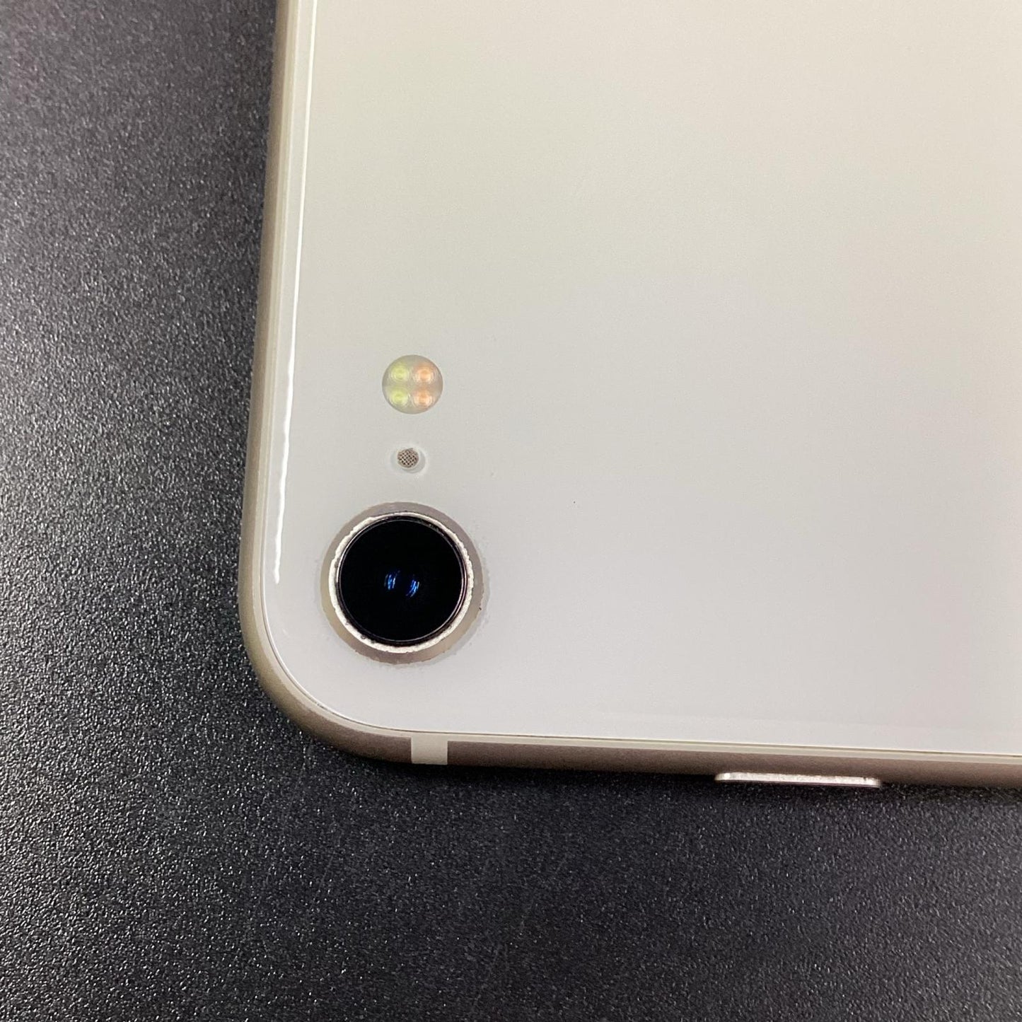 【最速発送】Apple iPhone iPhone SE（第3世代） 64GB スターライト au 白ロム【難有】 76%