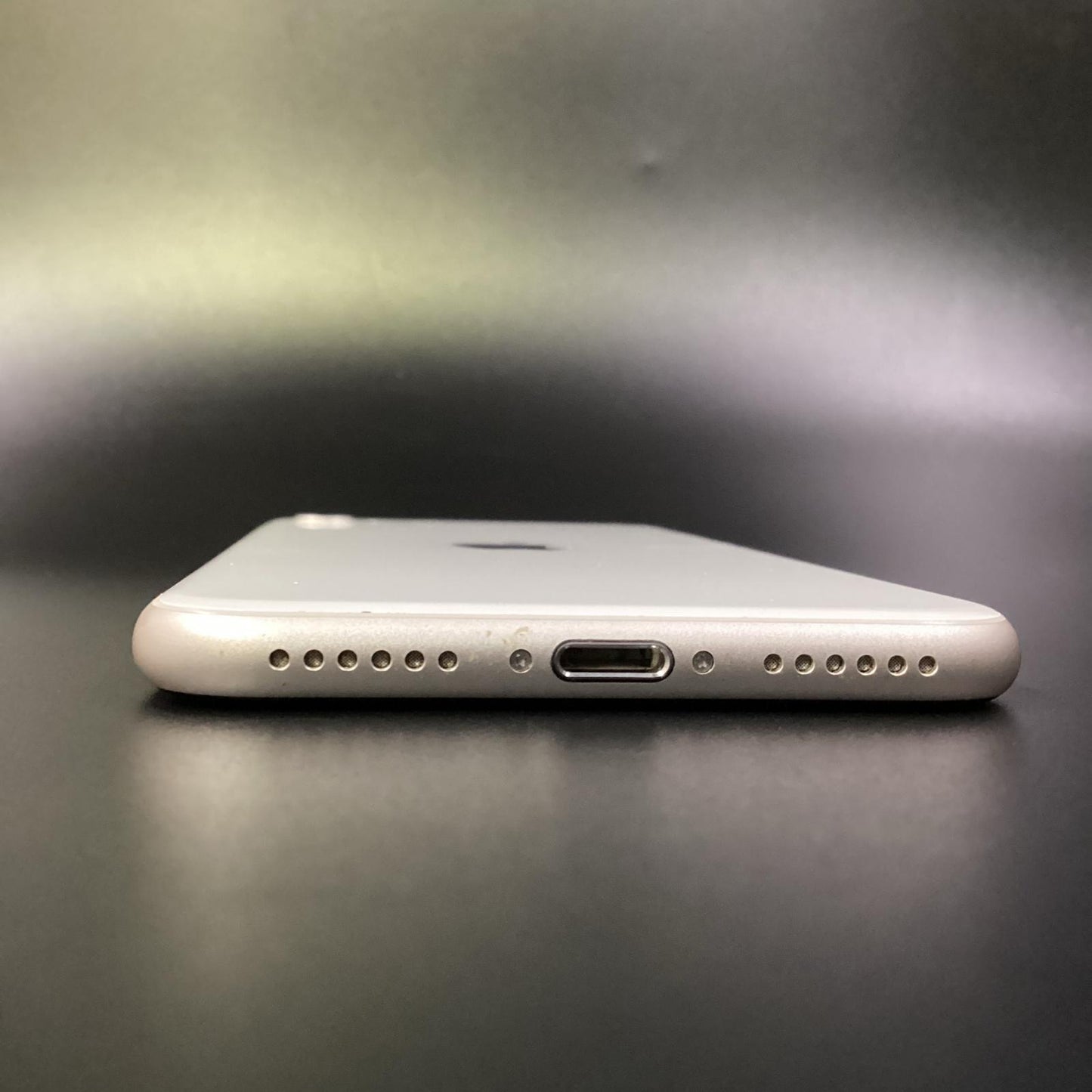 【最速発送】Apple iPhone iPhone SE（第3世代） 64GB スターライト au 白ロム【難有】 76%