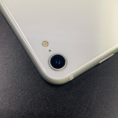 【全額返金保証】【最速発送】Apple iPhone iPhone SE（第2世代） 64GB ホワイト docomo 白ロム 動作確認済 72%