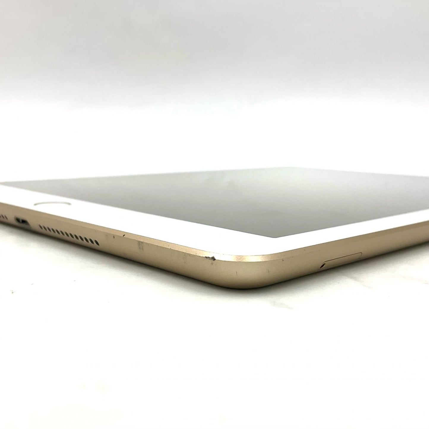 【全額返金保証】【最速発送】Apple iPad iPad 9.7インチ 第5世代 32GB ゴールド WiFi+Cellular au 白ロム 動作確認済