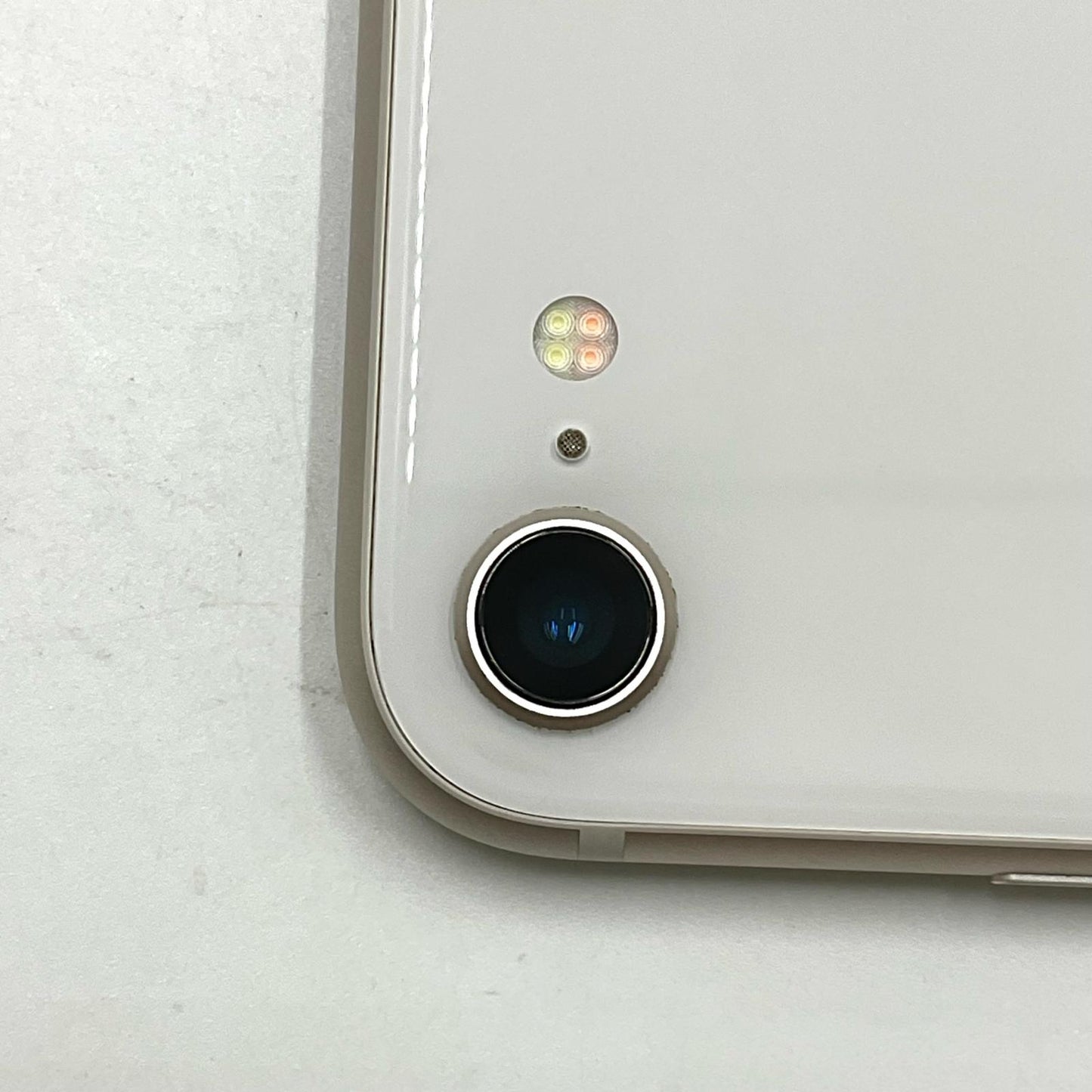【全額返金保証】【最速発送】Apple iPhone iPhone SE（第3世代） 64GB スターライト SIMフリー 白ロム 動作確認済 81%