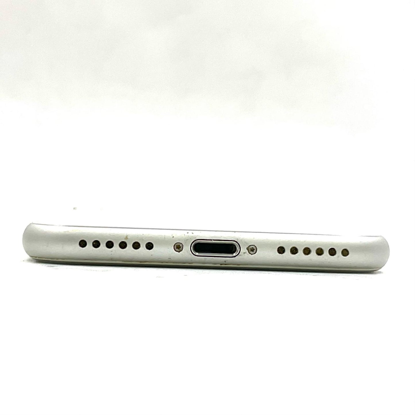 【最速発送】Apple iPhone iPhone 8 256GB シルバー au 白ロム【難有】 80%
