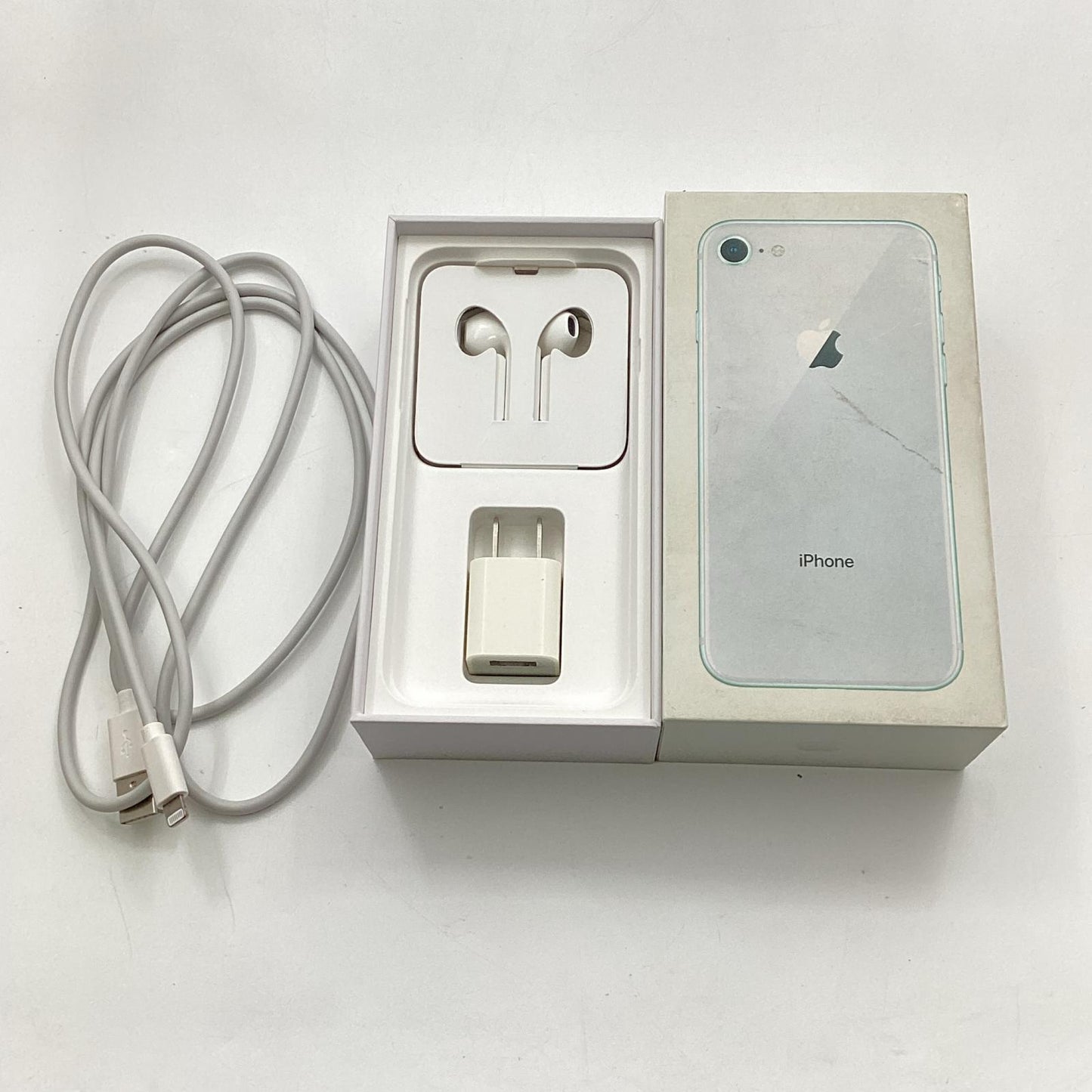 【全額返金保証】【最速発送】Apple iPhone iPhone 8 64GB シルバー docomo 白ロム 動作確認済 71%