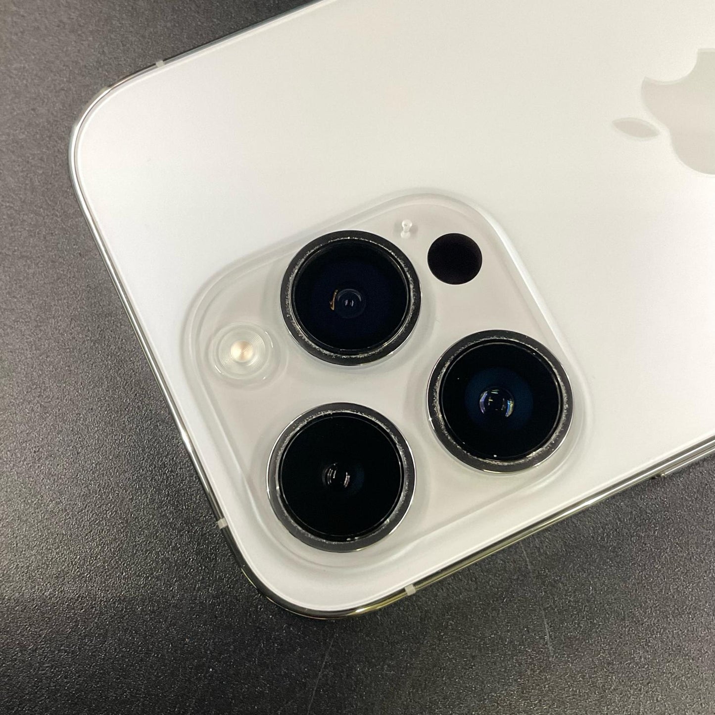 【全額返金保証】【最速発送】Apple iPhone iPhone 14 Pro 256GB シルバー docomo 白ロム 動作確認済 83%