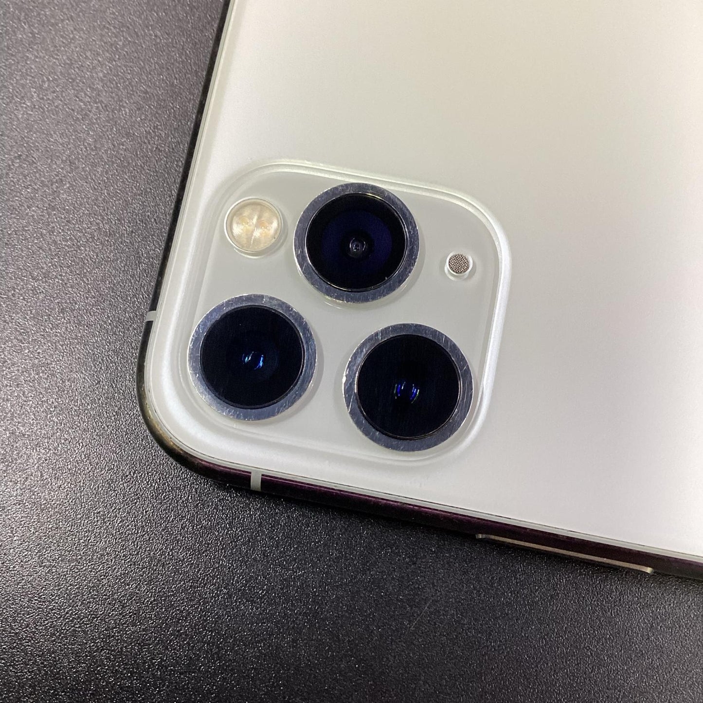 【全額返金保証】【最速発送】Apple iPhone iPhone 11 Pro 256GB シルバー au SIMフリー 白ロム 動作確認済 79%