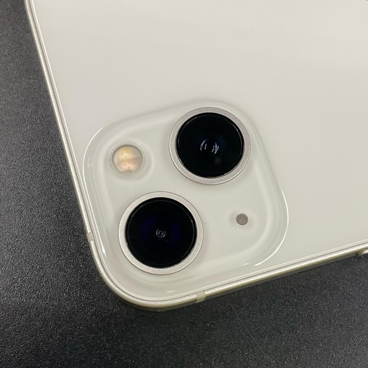 【全額返金保証】【最速発送】Apple iPhone iPhone 13 256GB スターライト docomo SIMフリー 白ロム 動作確認済 83%